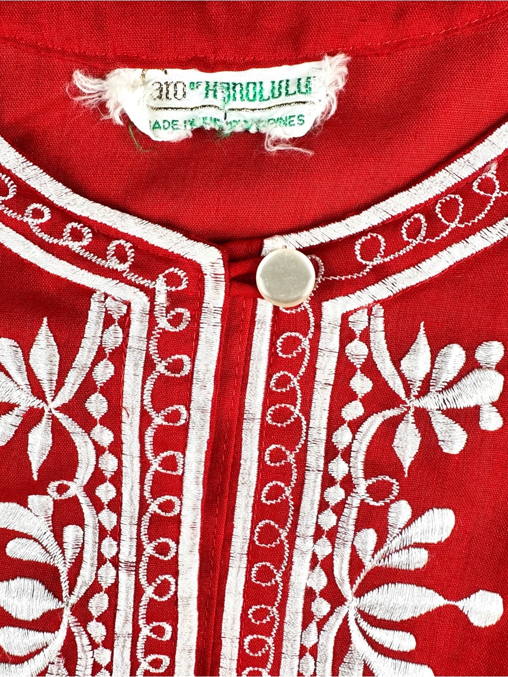VTG Caro of Honolulu Red Embroidered Boho Tunic Top White Floral Folk S - Picture 6 of 8